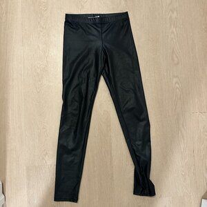 Shiny black leggings